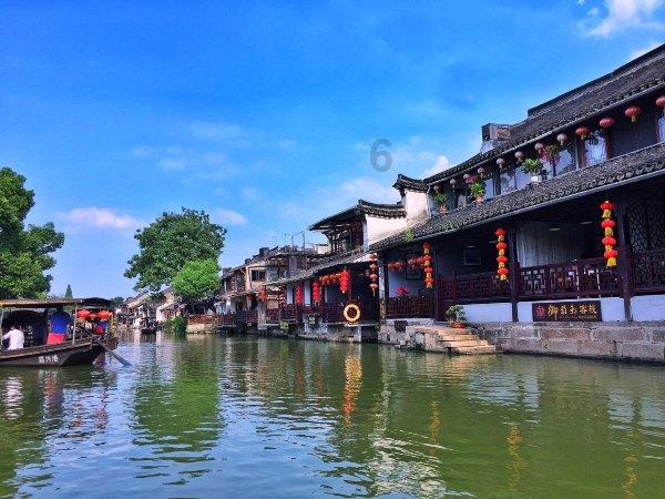 逃离空旷大街