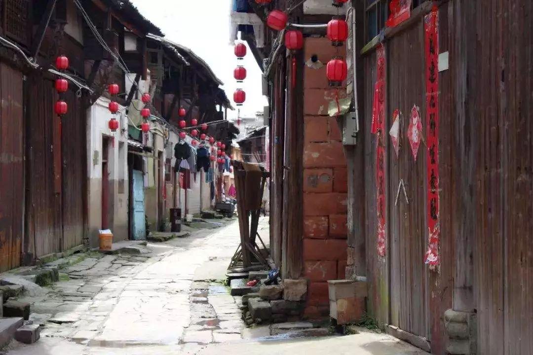 过年这三种衣服不要穿