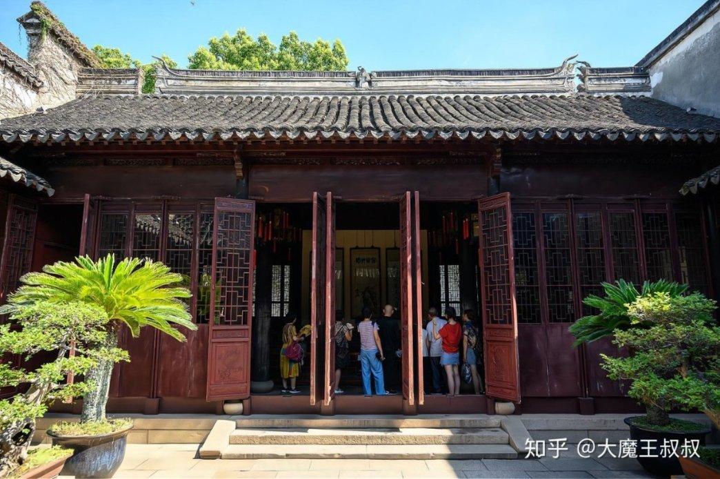 逃出诡异庄园
